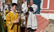 Божественная литургия, в которой приняли участие воспитанники воскресных школ Кимрского благочиния.