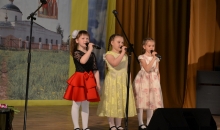За родником белый храм
