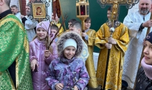 Божественная литургия, в которой приняли участие воспитанники воскресных школ Кимрского благочиния.